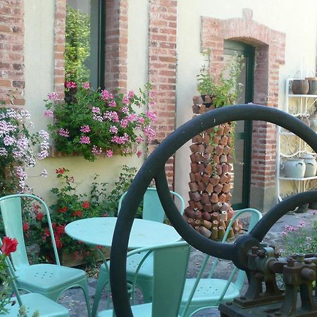 Veyre-Monton Au Fond De La Cour Bed & Breakfast エクステリア 写真