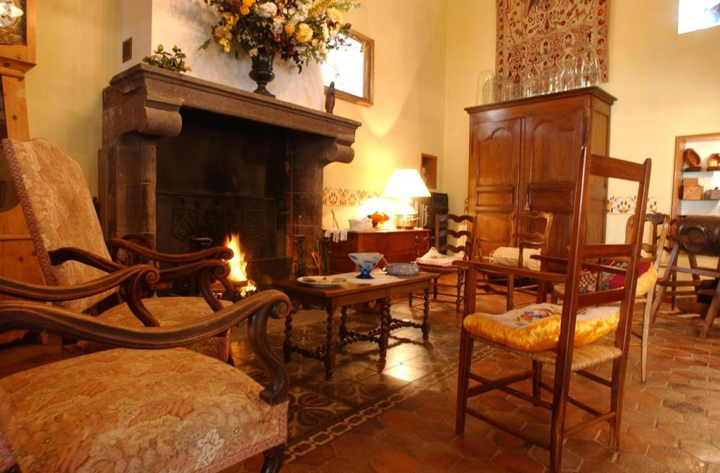 Veyre-Monton Au Fond De La Cour Bed & Breakfast エクステリア 写真