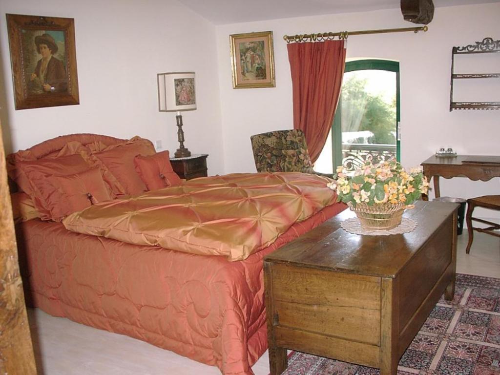 Veyre-Monton Au Fond De La Cour Bed & Breakfast 部屋 写真